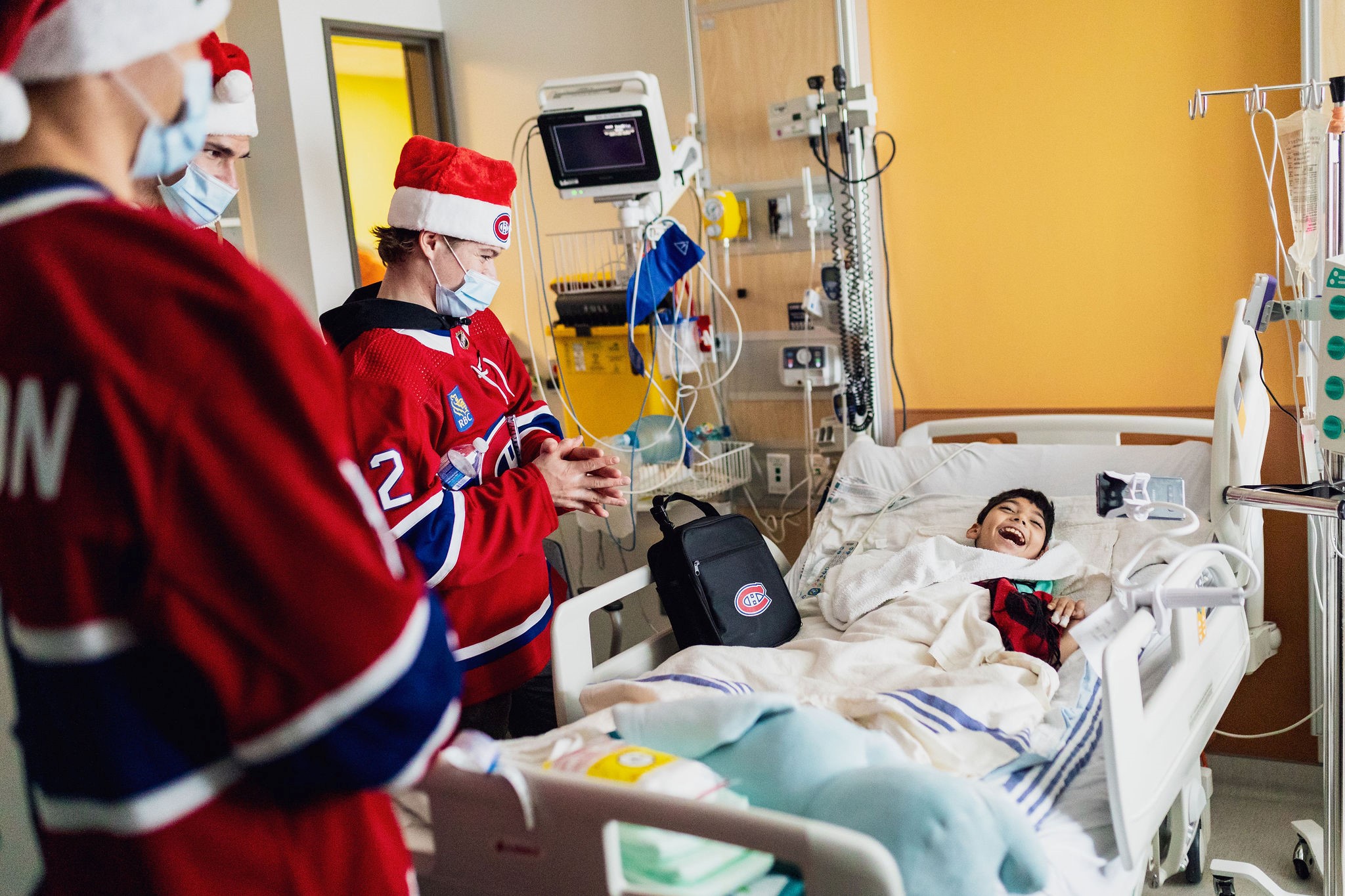 Le Tricolore en visite à l’Hôpital de Montréal pour enfants