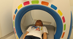 Le simulateur d’IRM aide à réduire la sédation chez les jeunes enfants