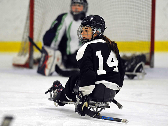 Raphaëlle sur la glace lors d’un tournoi à Brampton en Ontario
