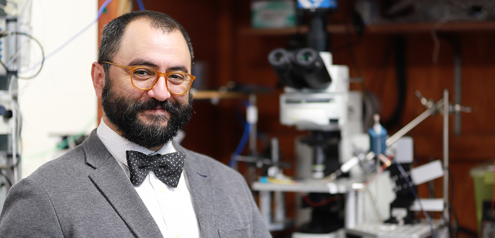 Cristian Zaelzer-Perez, Ph. D., est associé de recherche dans le Programme en réparation du cerveau et en neurosciences intégratives à l’Institut de recherche du CUSM