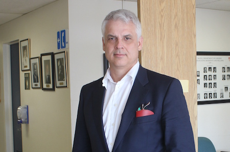 Le Dr Andrew Beckett, chirurgien-traumatologue et intensiviste au CUSM, a été l’instigateur de l’implantation du programme REBOA au Canada.
