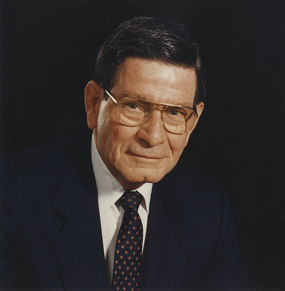 Dr Douglas Kinnear